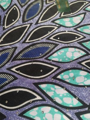 Tecido Africano Wax Print com Pedrarias Hot-fix – 91% Algodão 9% Elastano, Alta Resistência a Rugas, Excelente Recuperação Elástica