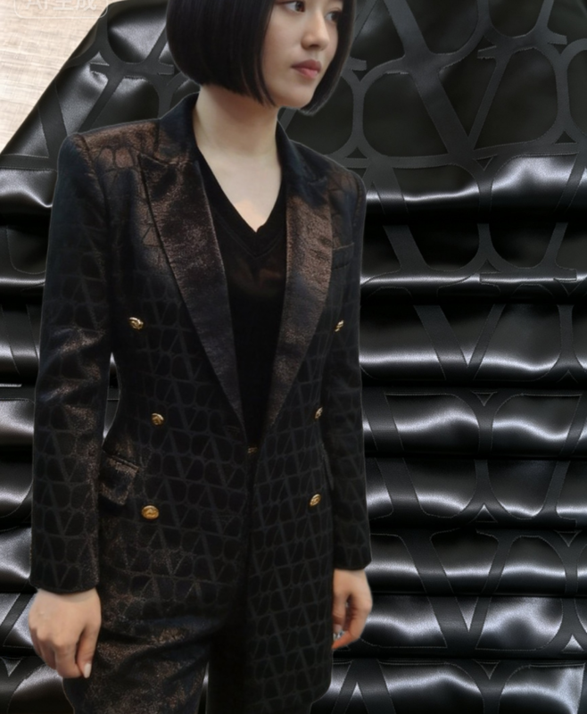 225gm 50% Luxury Acetate Blend Jacquard Suiting Fabric ¢ Silk-Look Elegance For Contemporary Womenswear